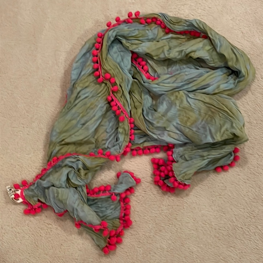 NWOT Excellent condition Natural Life scarf